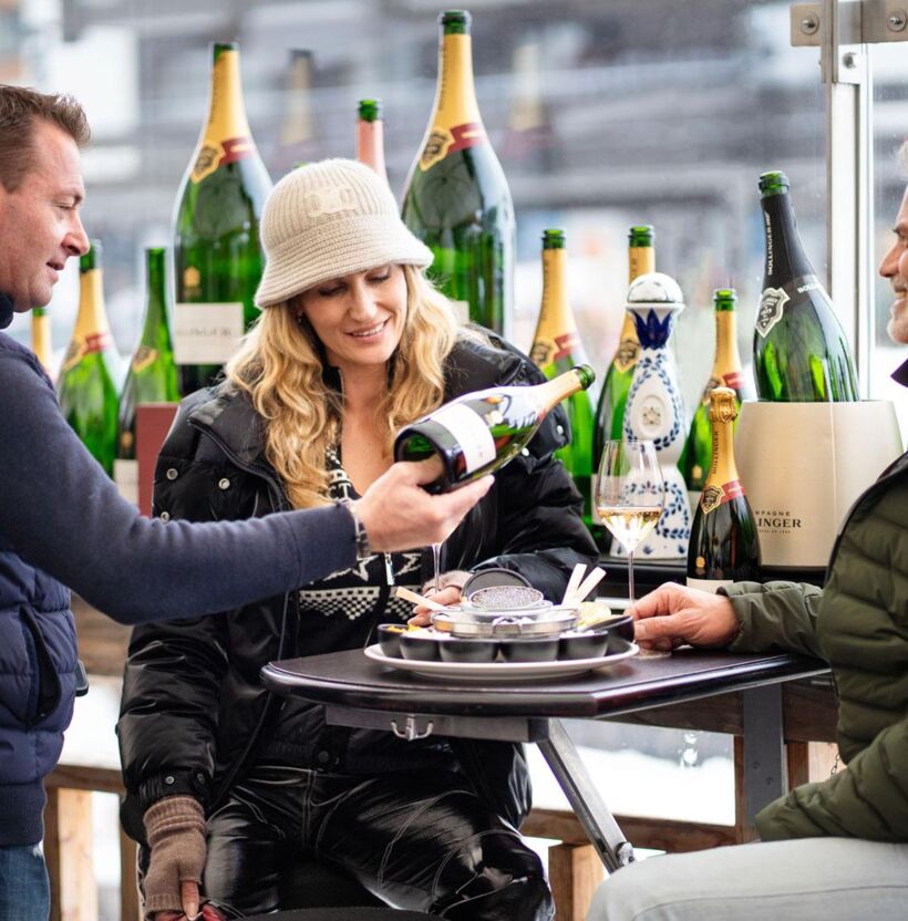 Krone Eisbar Genuss bei Champagner und Kaviar Krone Eisbar Genuss bei Champagner und Kaviar